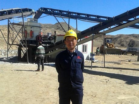 采石場機械石子碎石機結(jié)構(gòu)設(shè)計新穎、破力大、粉碎能力強