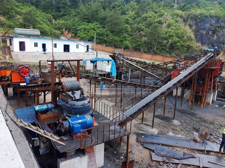 每小時200噸的整套石灰石破碎設(shè)備，預(yù)計投資多少錢