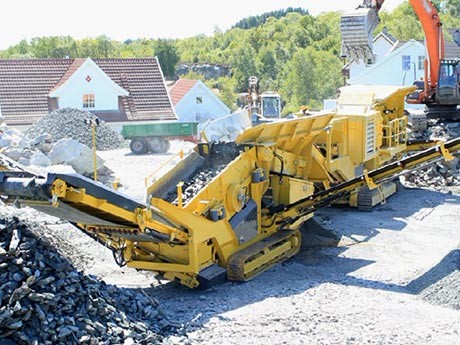 混凝土路面破碎機(jī)械-移動(dòng)式破碎機(jī)一機(jī)當(dāng)先，實(shí)干擔(dān)當(dāng)！
