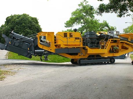 履帶流動(dòng)式石頭碎石機(jī)一天能碎多少石子？如何配置比較省錢