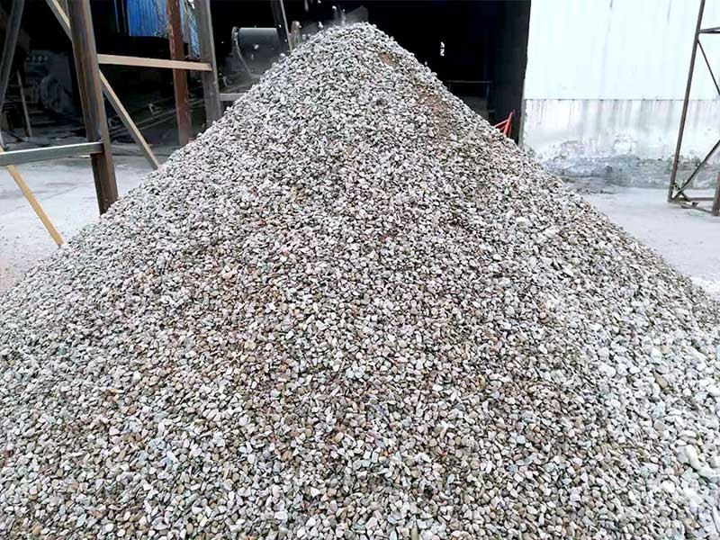 05石子不好賣，這款機(jī)器碎石成沙解難題（附廣西05石子制砂現(xiàn)場）