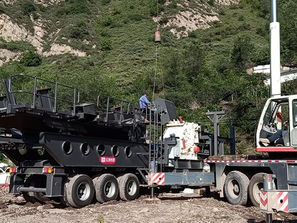 大型移動式石子粉碎機設(shè)備種類、型號及配置詳解