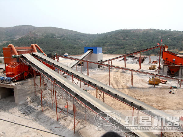 石料破碎作業(yè)現(xiàn)場