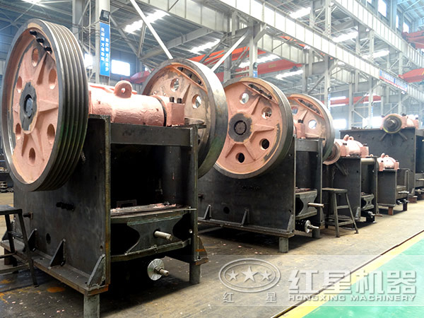 紅星礦石顎式破碎機內(nèi)在材質(zhì)和工藝