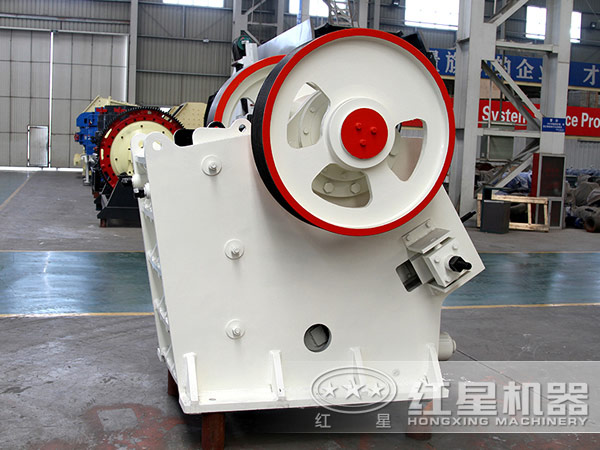 顎式破碎機(jī)側(cè)面圖