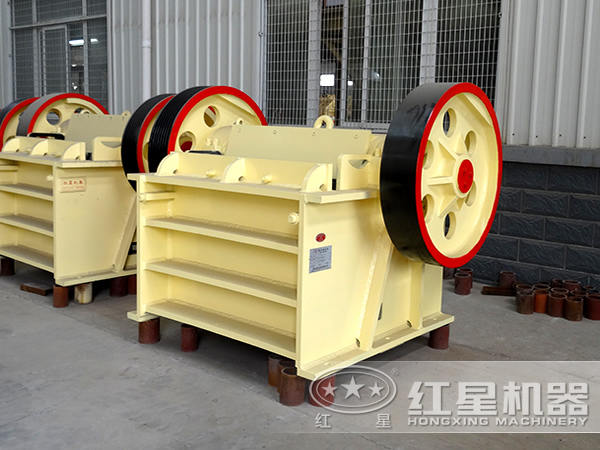顎式破碎機(jī)圖片