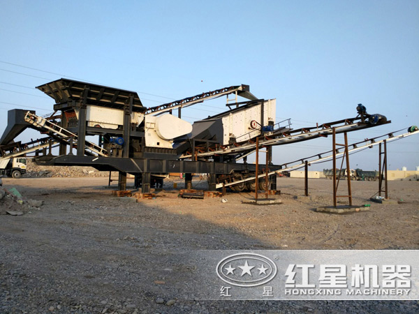 建筑垃圾粉碎機生產(chǎn)現(xiàn)場