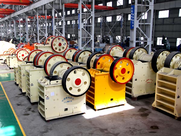 時產250噸碎石機多少錢一臺？