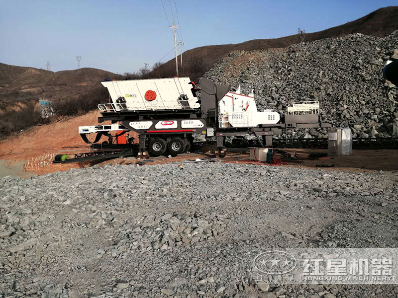移動(dòng)破碎機(jī)施工現(xiàn)場(chǎng)
