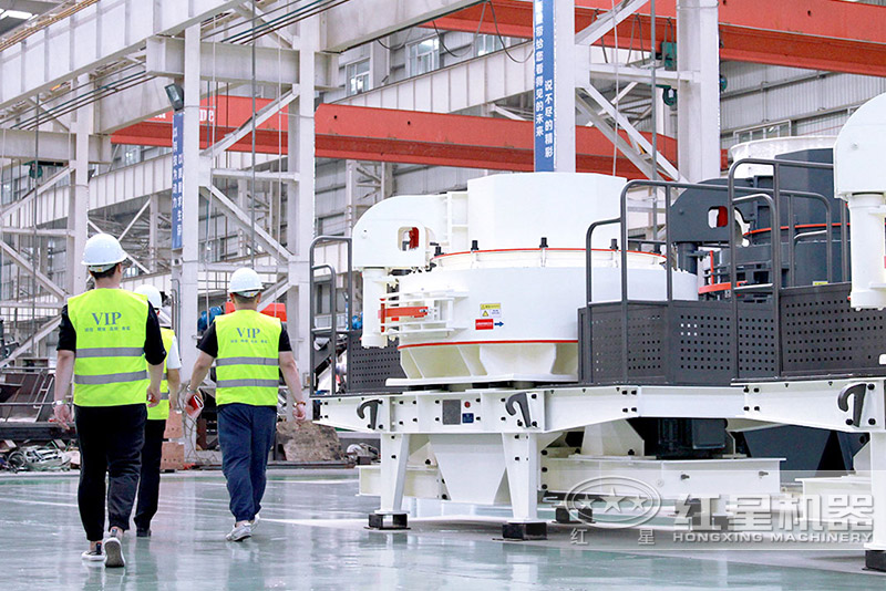紅星機(jī)器石頭制沙機(jī)客戶來廠參觀