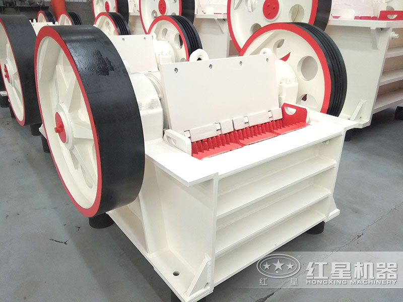 小型石子破碎機能打多少石料，一套多少錢？附碎石視頻