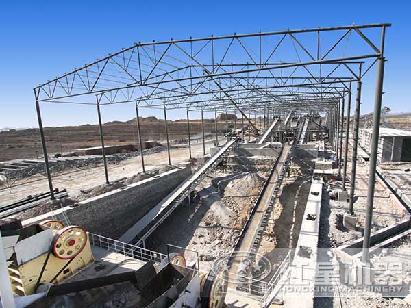 顎式破碎機(jī)生產(chǎn)現(xiàn)場(chǎng)