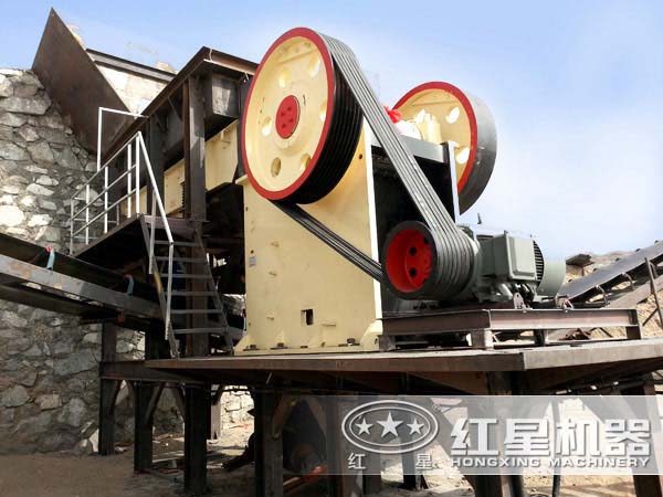 顎式破碎機(jī)現(xiàn)場實(shí)拍