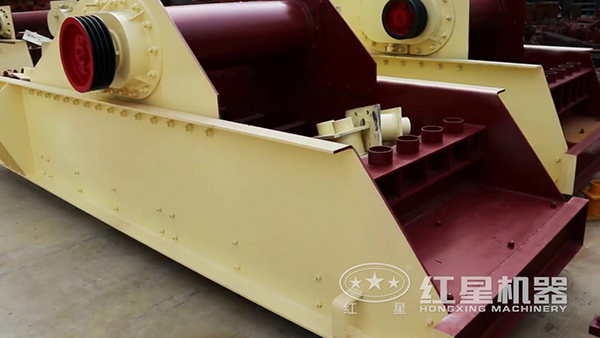 振動(dòng)給料機(jī)側(cè)面圖