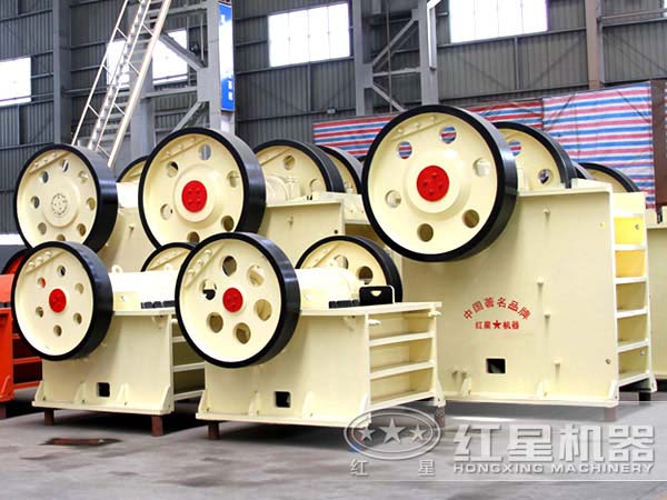 各種型號(hào)的鈣長石顎式破碎機(jī)