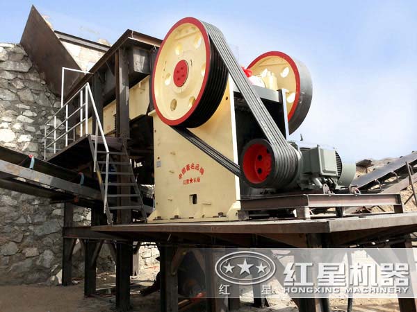 顎式破碎機(jī)現(xiàn)場(chǎng)實(shí)拍