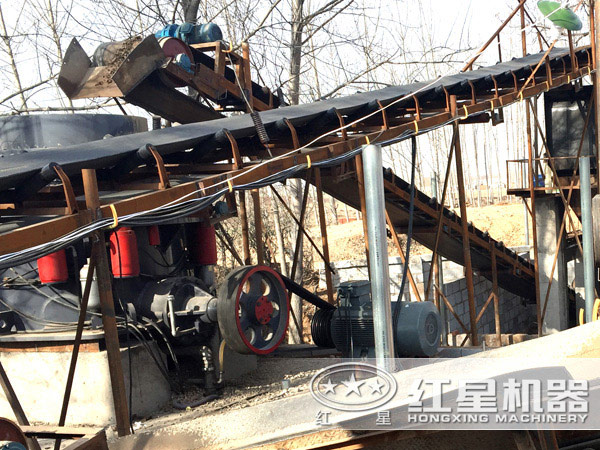 旋回破碎機(jī)生產(chǎn)現(xiàn)場(chǎng)