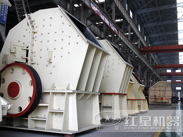 重錘式破碎機(jī)生產(chǎn)車間