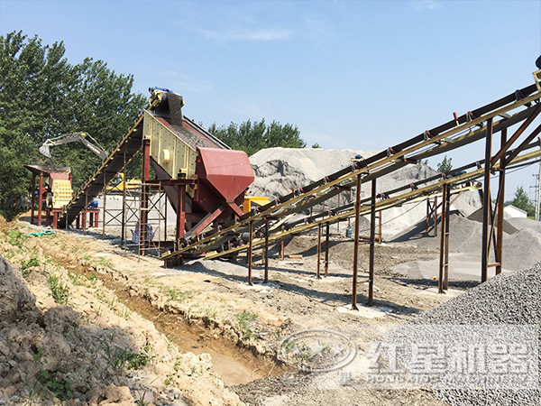 重錘式破碎機(jī)破碎物料現(xiàn)場(chǎng)