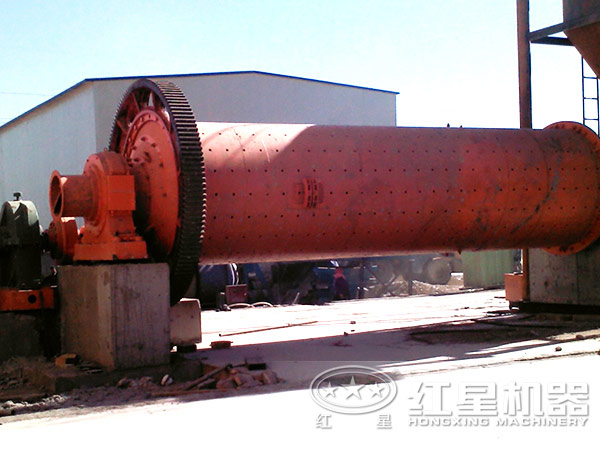 水泥球磨機(jī)現(xiàn)場實(shí)拍