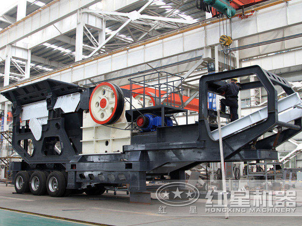 時產(chǎn)300噸柴油發(fā)電流動磕石機