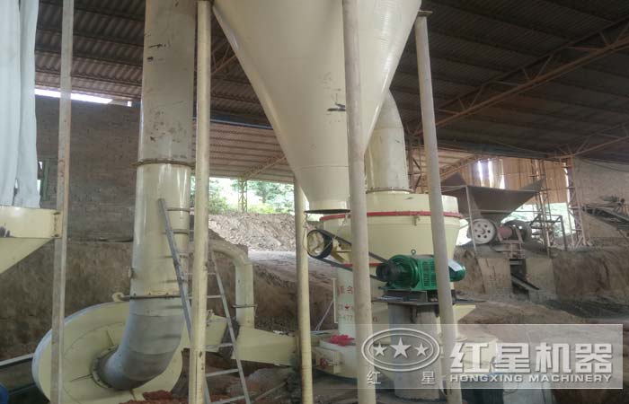 小型超細雷蒙磨粉機工作