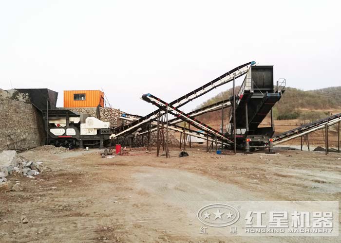 兩臺(tái)移動(dòng)破碎站組合