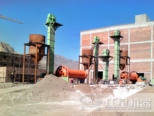 水泥球磨機工作現(xiàn)場圖