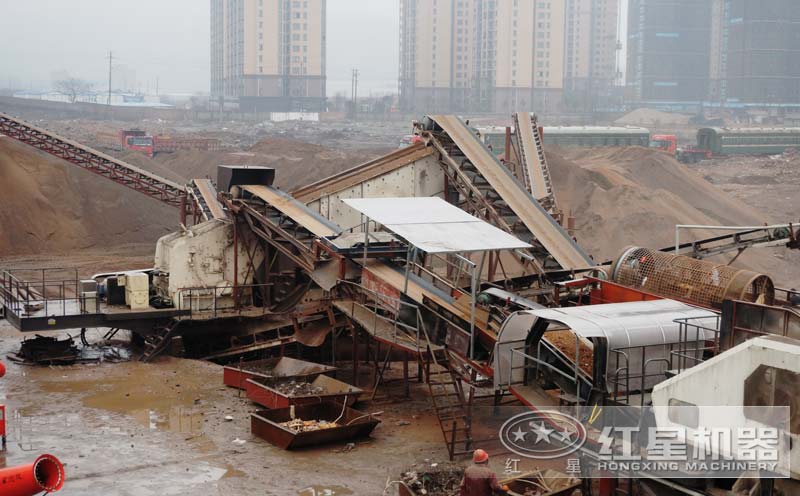 建筑垃圾粉碎機工作現(xiàn)場