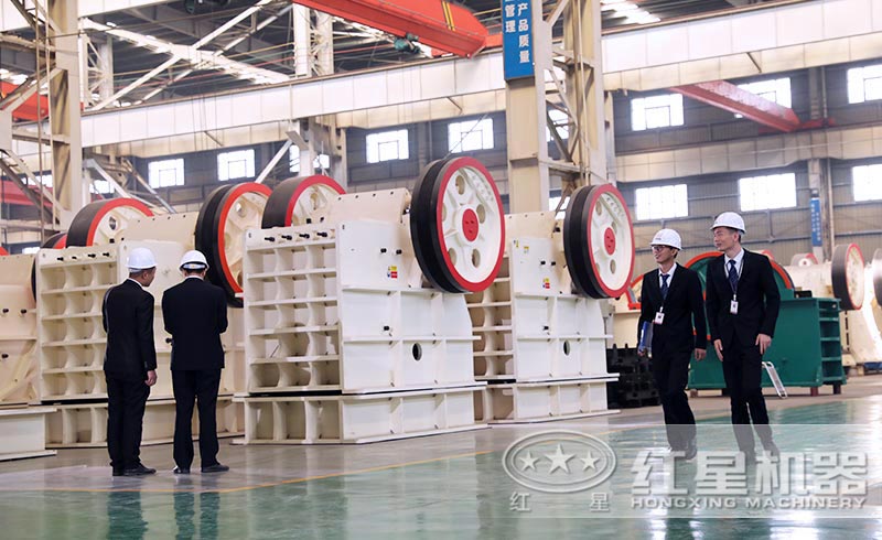 顎破機生產(chǎn)車間