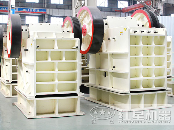 青石顎式破碎機(jī)車間