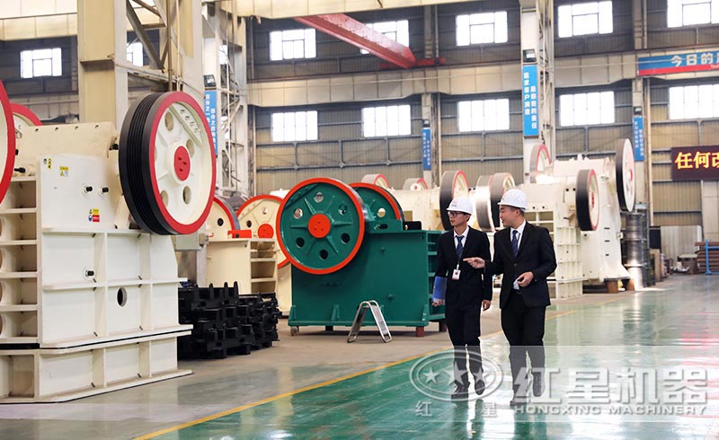 石灰?guī)r顎式破碎機車間高清