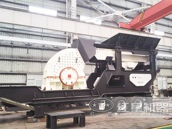 移動(dòng)錘式破碎機(jī)車間實(shí)拍