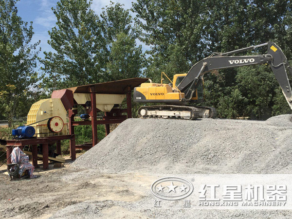 時產(chǎn)400噸重錘破現(xiàn)場