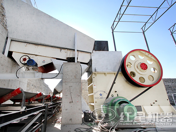 大型顎破工作現(xiàn)場(chǎng)