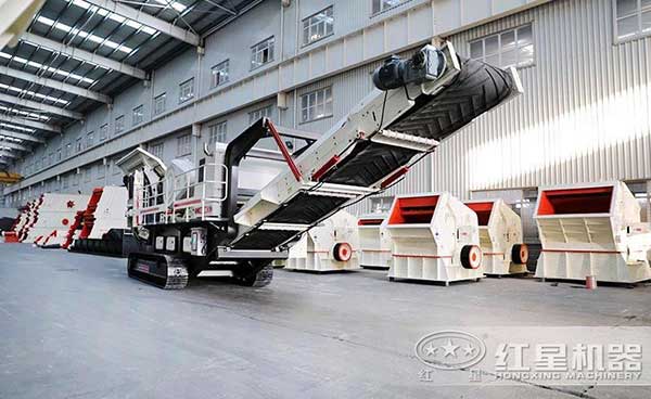 履帶移動(dòng)沙石粉碎機(jī)車(chē)間圖
