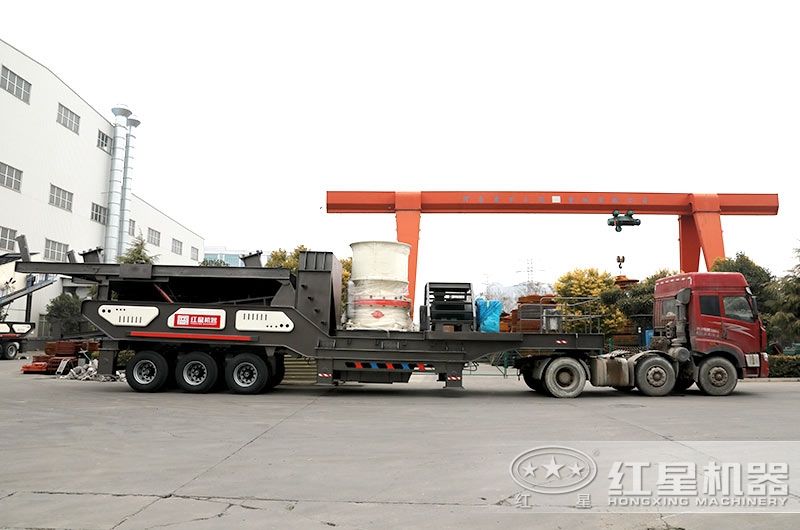 移動(dòng)破碎機(jī)火爆發(fā)車(chē)中