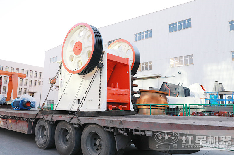 顎式破碎機發(fā)貨中