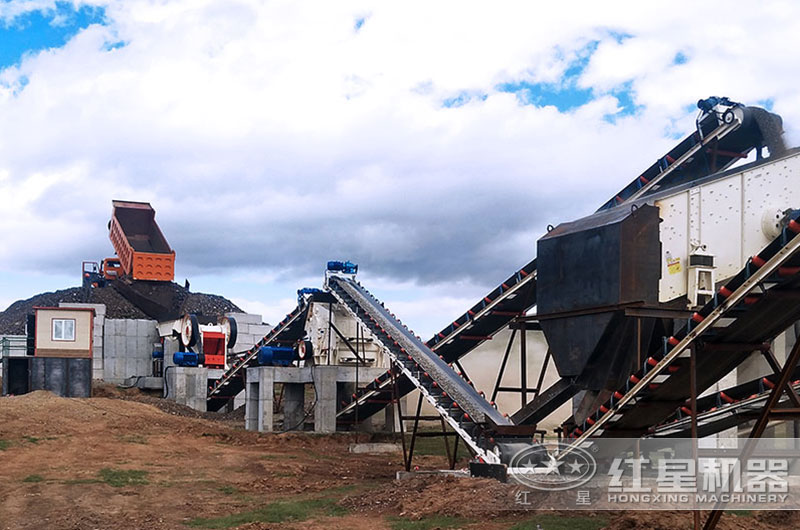 外蒙客戶小型破碎機應用現(xiàn)場