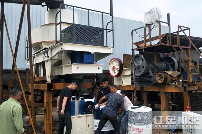 石英石制砂生產(chǎn)現(xiàn)場