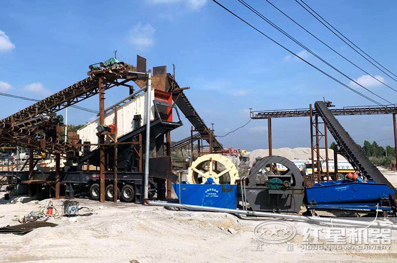 移動(dòng)制砂機(jī)作業(yè)現(xiàn)場(chǎng)