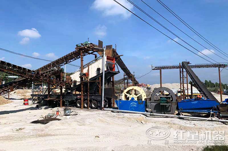 流動磕沙機與洗砂機聯(lián)合作業(yè)