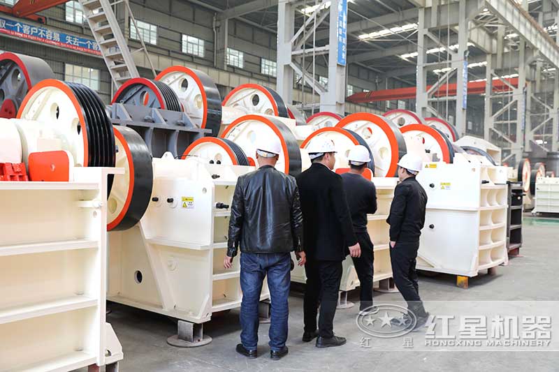 客戶來紅星考察鄂破機(jī)