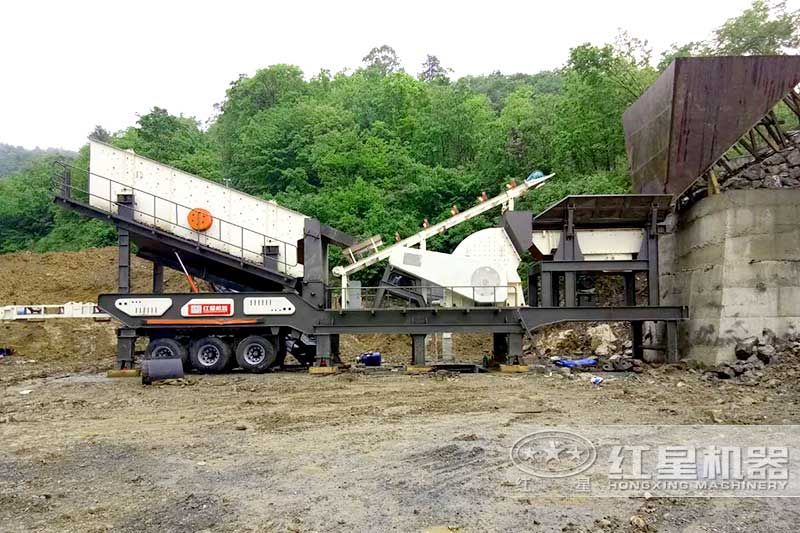 移動錘式破碎機一臺車也能達到時產(chǎn)100噸