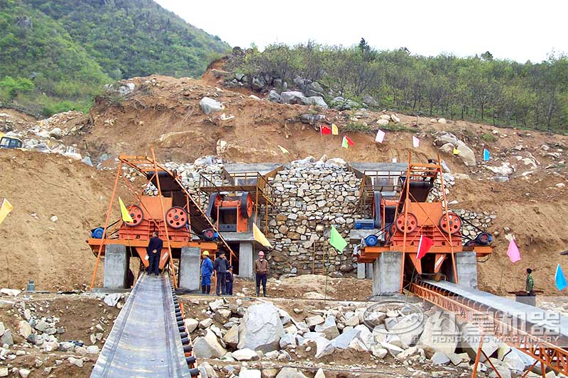 該現(xiàn)場(chǎng)使用細(xì)顎式破碎機(jī)作為中碎設(shè)備