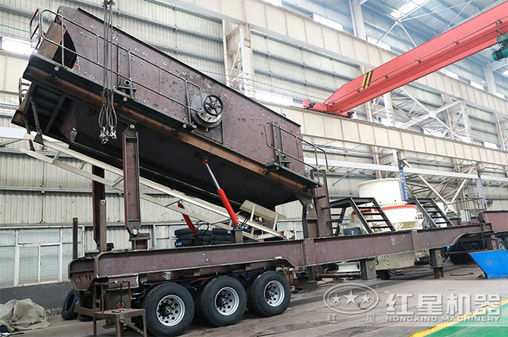 客戶購買的流動(dòng)制砂機(jī)正在緊急生產(chǎn)