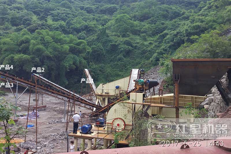 重錘式破碎機生產(chǎn)現(xiàn)場