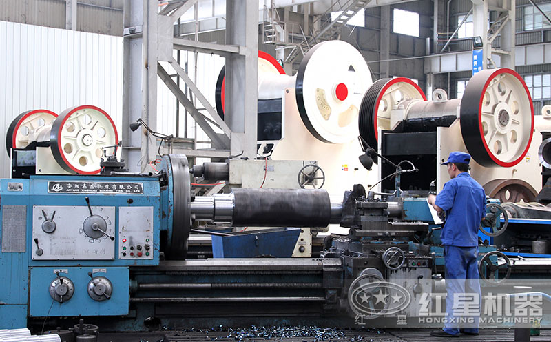 復(fù)擺式破碎機(jī)和簡(jiǎn)擺式破碎機(jī)廠家生產(chǎn)車間