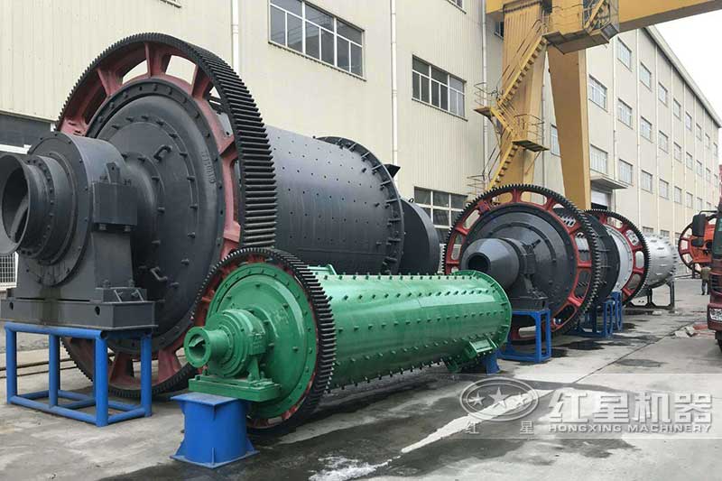 我公司生產(chǎn)的新型節(jié)能礦渣球磨機(jī)