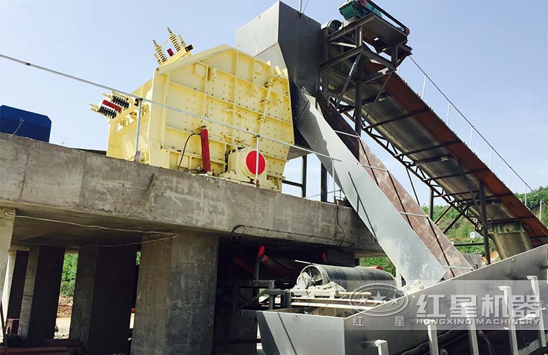 反擊式破碎機(jī)安裝現(xiàn)場